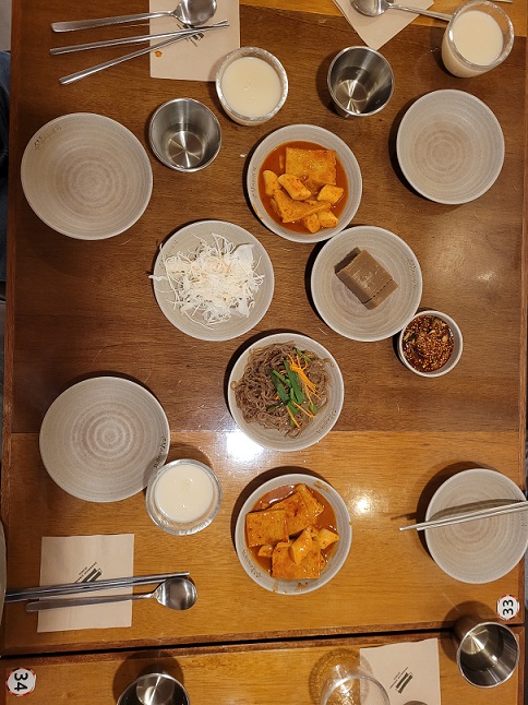 Yesterday, I hung out with my friends after work. As I and Jinhee regularly play golf, we wanted to teach others how to play also. We met around at 5:30 PM near Gangnam station and headed to a 시래기(Siraegi) restaurant. It was good. I like Siraegi (시래기밥). 

The guys looked quite busy. It reminded me of the time when I worked for the company. They couldn't stop communicating in slack. It seemed a busy project was going on. 

After the nice dinner, we went to the "screen golf (스크린 골프)" place near Seonleung st. (선릉역). We recently realized that Kakao friends golf offers good prices and a clean environment. 

