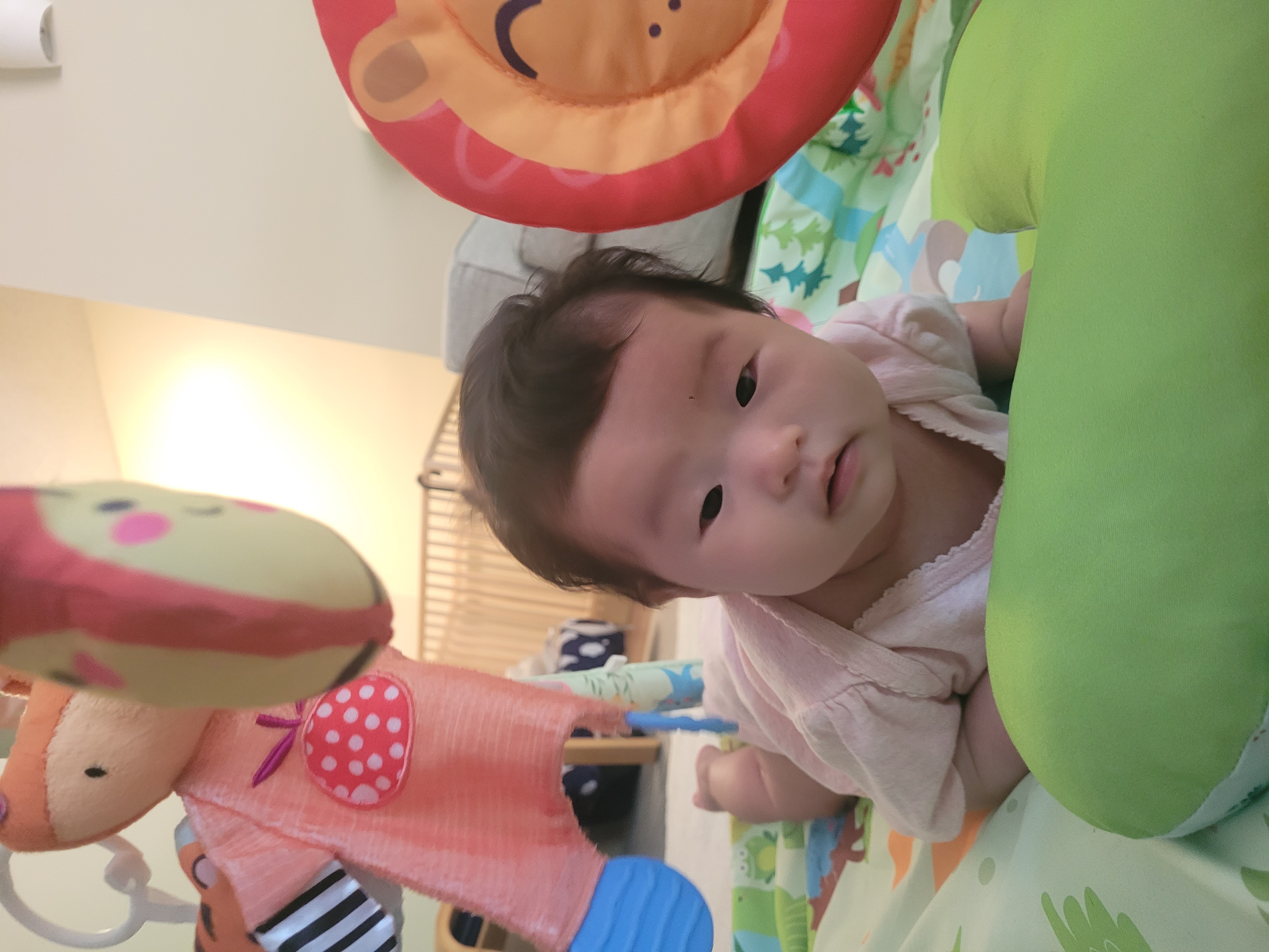 And now, just after 80 days since birth, she can raise her head and see the world. 